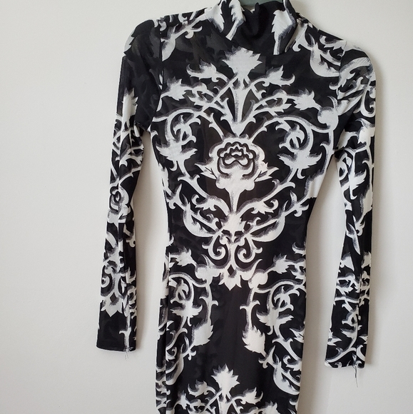 Dresses - Picture 1 of 2